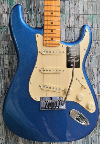 Fender American Ultra Stratocaster, Maple Fingerboard, Cobra Blue