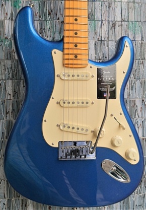 Fender American Ultra Stratocaster, Maple Fingerboard, Cobra Blue