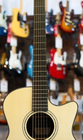 Furch Yellow Deluxe Gc-Ll Alpine Spruce/Malaysian Blackwood Grand Auditiorium Cutaway with Duo Bevel