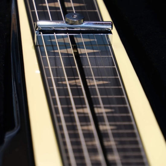 Duesenberg Fairytale Lapsteel Split/King, Black and Ivory