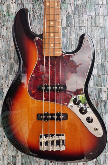 Fender 2020 Vintera '60s Jazz Bass, Pau Ferro Fingerboard, 3-Color Sunburst (Pre-Owned)