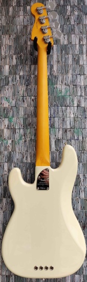 Fender American Professional II Precision Bass, Maple Fingerboard, Olympic White