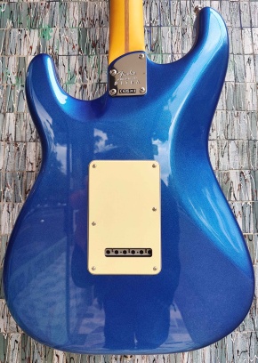 Fender American Ultra Stratocaster, Maple Fingerboard, Cobra Blue