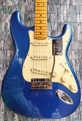 Fender American Ultra Stratocaster, Maple Fingerboard, Cobra Blue