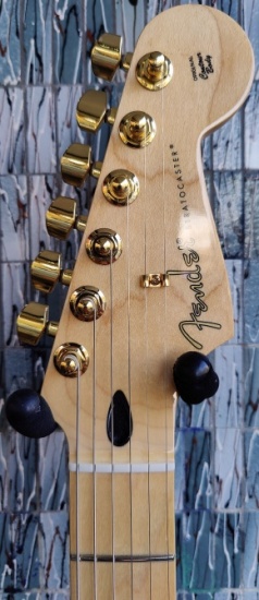 Fender Limited Edition Player Stratocaster, Maple Fingerboard, Black with Gold Hardware