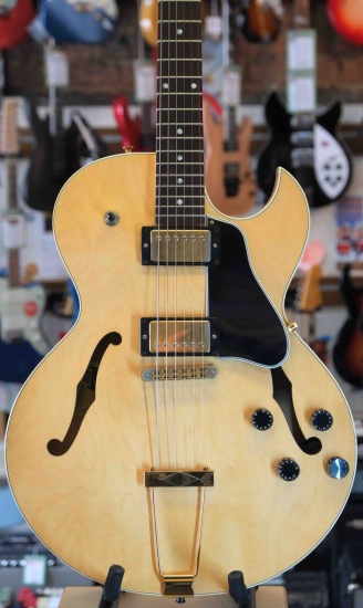 Gibson 2002 ES-135, Natural (Pre-Owned)