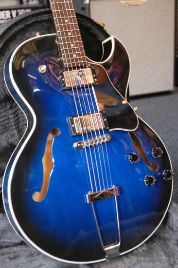 Gibson 2003 ES-135, Gloss Blue-Burst (Pre-Owned)