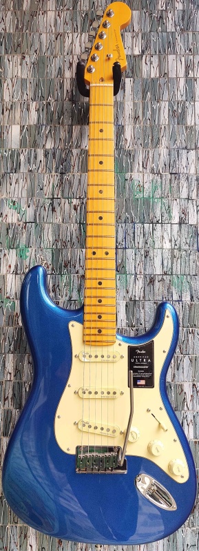 Fender American Ultra Stratocaster, Maple Fingerboard, Cobra Blue