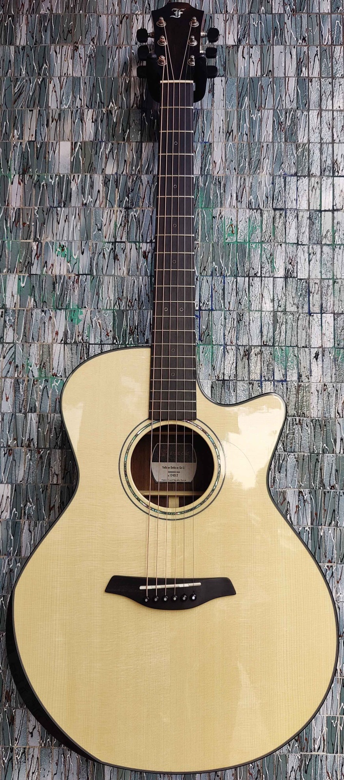 Furch Yellow Deluxe Gc-Ll Alpine Spruce/Malaysian Blackwood Grand Auditiorium Cutaway with Duo Bevel