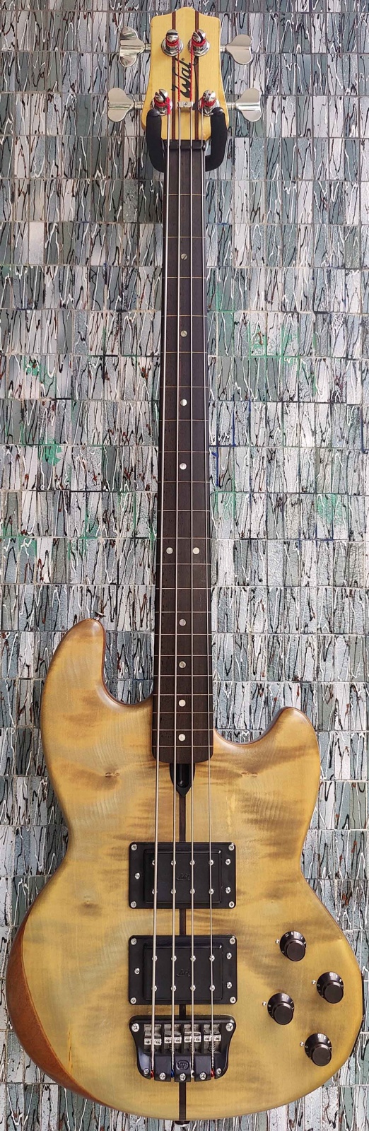 Wal 1983 Mk 1 Fretless Bass, Maple Facings + Mahogany Core (Pre-Owned)