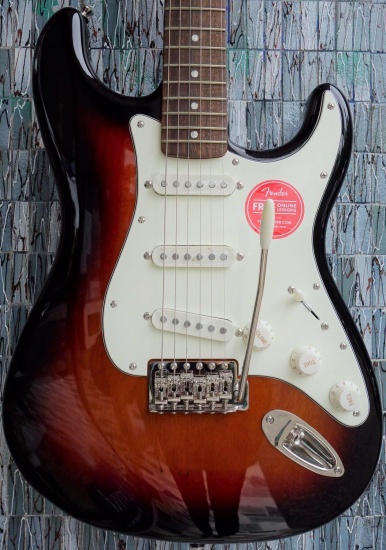 Squier Classic Vibe '60s Stratocaster, Laurel Fingerboard, 3-Color Sunburst